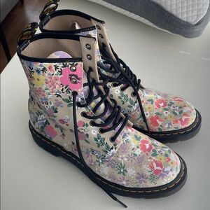 Dr martens Floral Lace-Up Boots like new